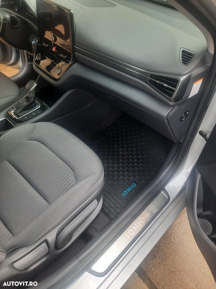 Hyundai IONIQ - 8