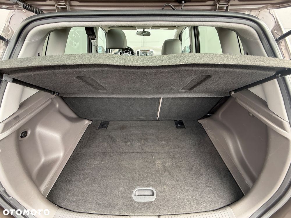 Kia Venga 1.6 CRDi 128 Fifa World Cup Edition - 24