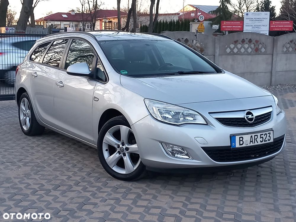 Opel Astra 1.6 150 Jahre - 10