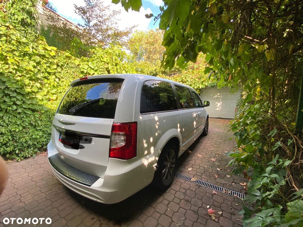 Chrysler Town & Country 3.6 Limited - 9