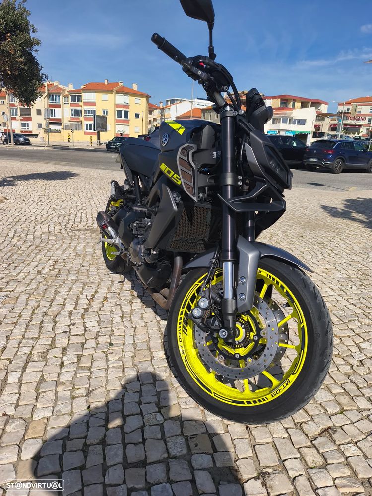 Yamaha MT-09 Night Fluo - 1