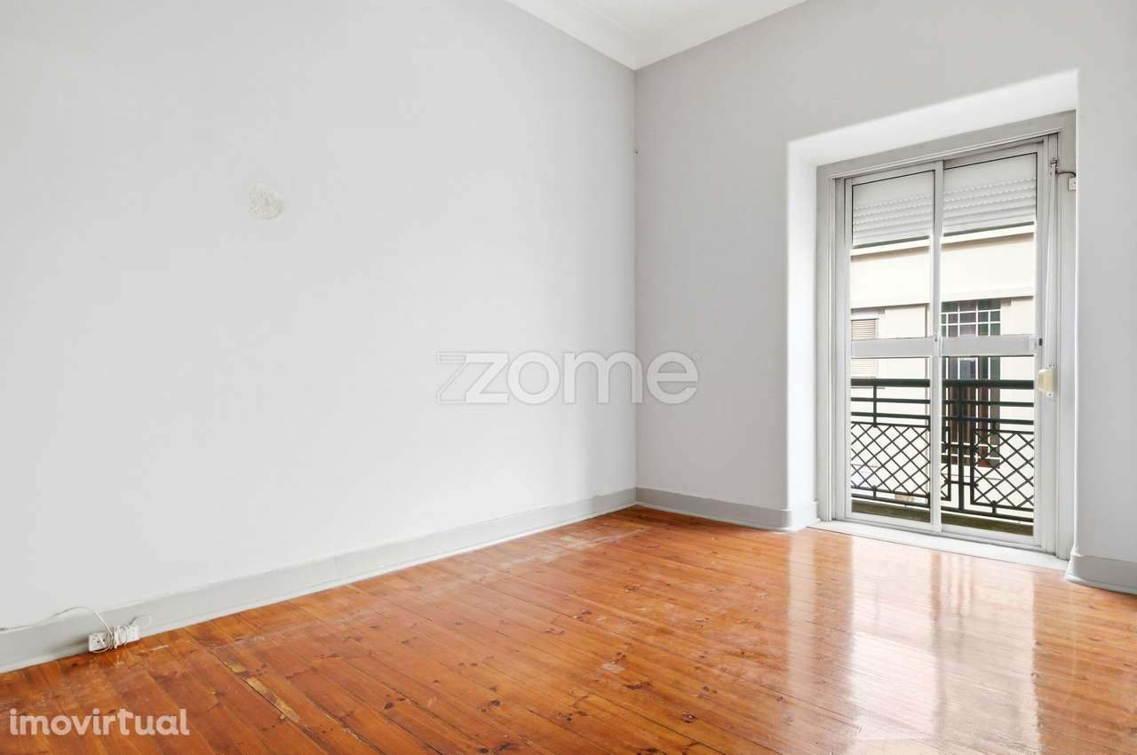 Apartamento T3 com espaço exterior na Ajuda - Grande imagem: 2/18