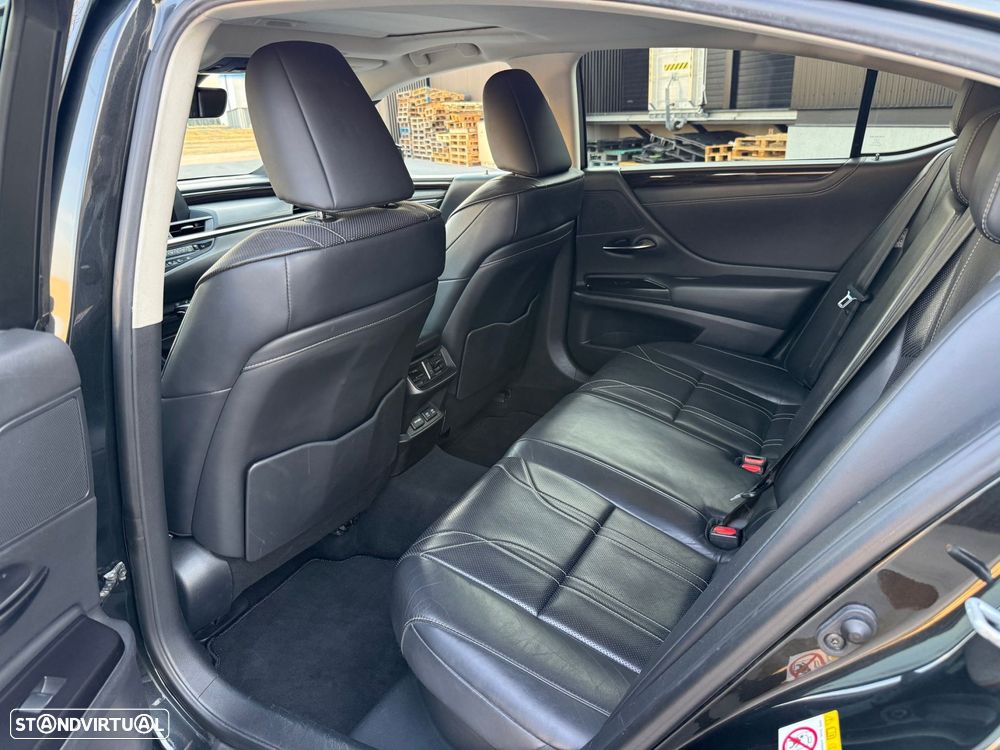 Lexus ES 300h Executive+ - 21