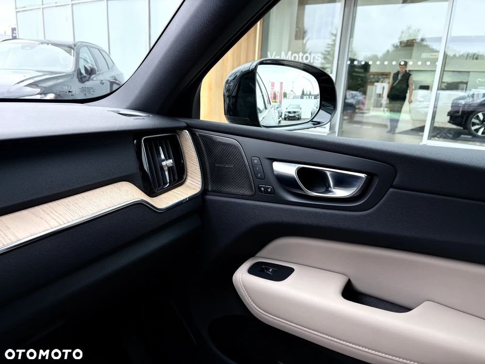 Volvo XC 60 B5 B AWD Plus Dark - 17