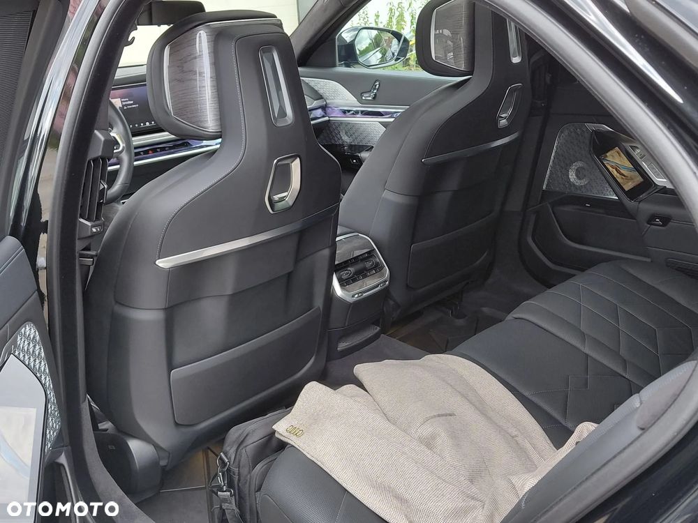 BMW Seria 7 - 15
