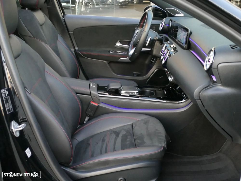 Mercedes-Benz A 250 Limousine e AMG Line - 32