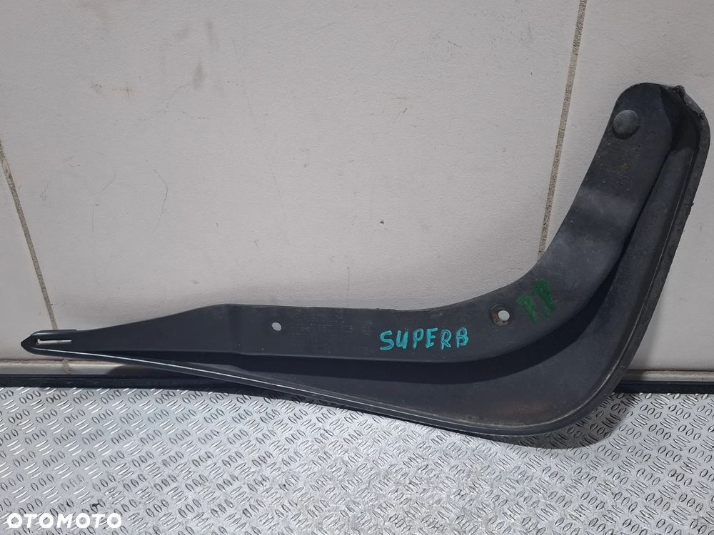 Chlapacz prawy przód Skoda SuperB II Rok 2014 nr 3T0821174 - 3