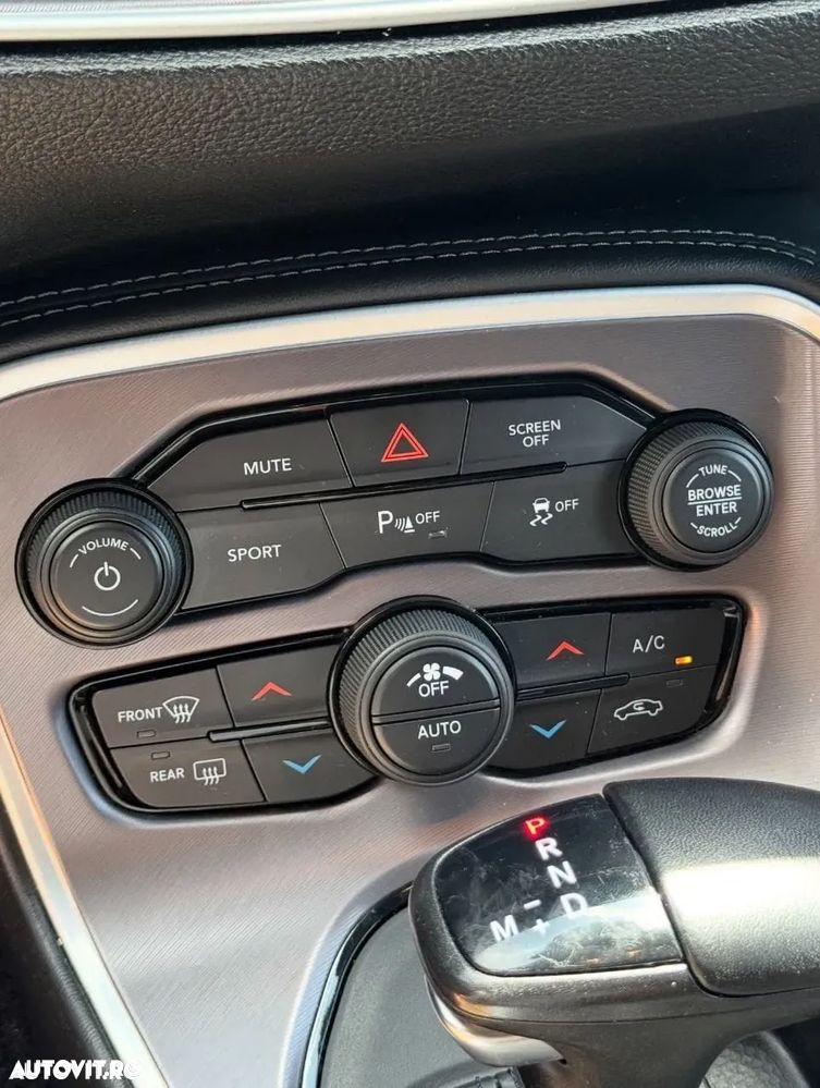 Dodge Challenger - 12