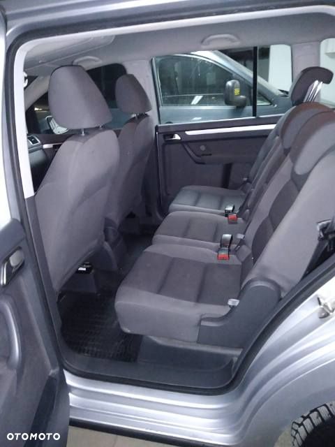 Volkswagen Touran - 11