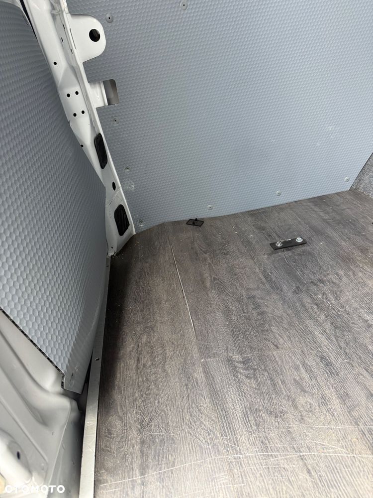 Mercedes-Benz Sprinter - 10