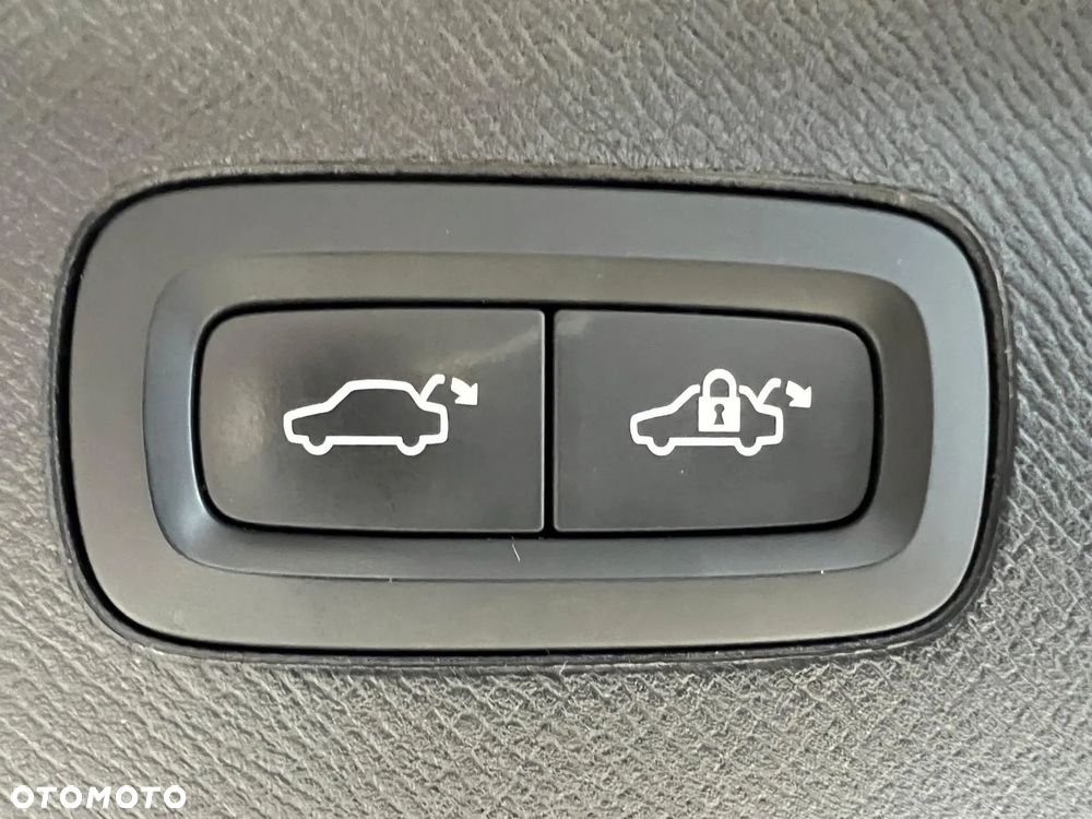 Volvo XC 90 B5 D AWD Ultimate Dark 7os - 35