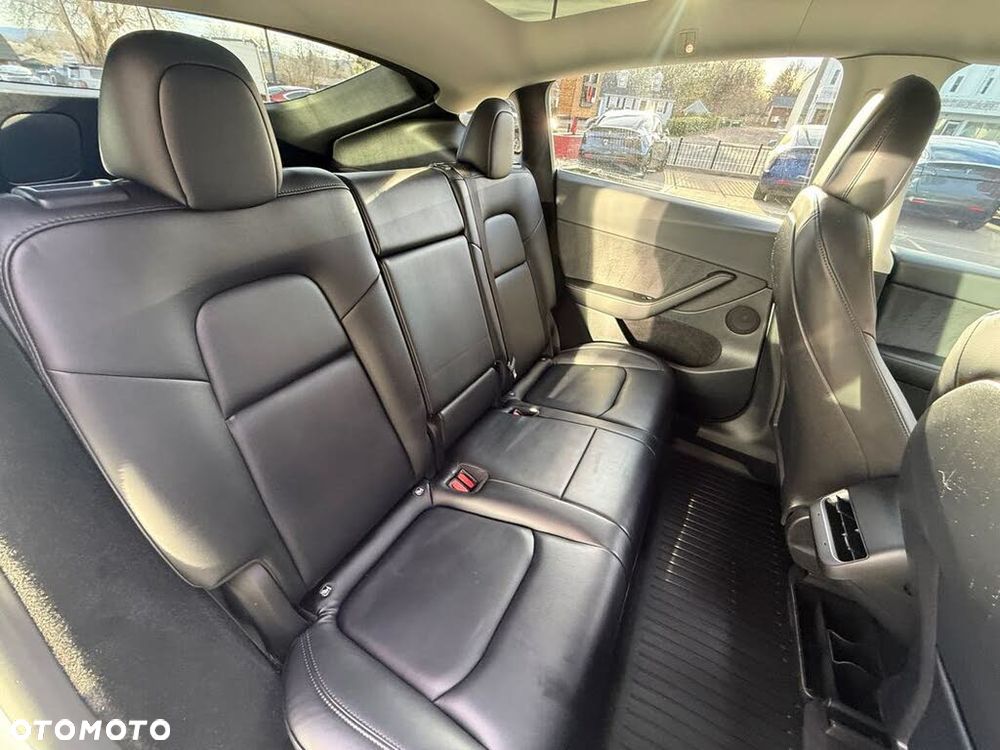 Tesla Model Y Performance Dual Motor AWD - 12