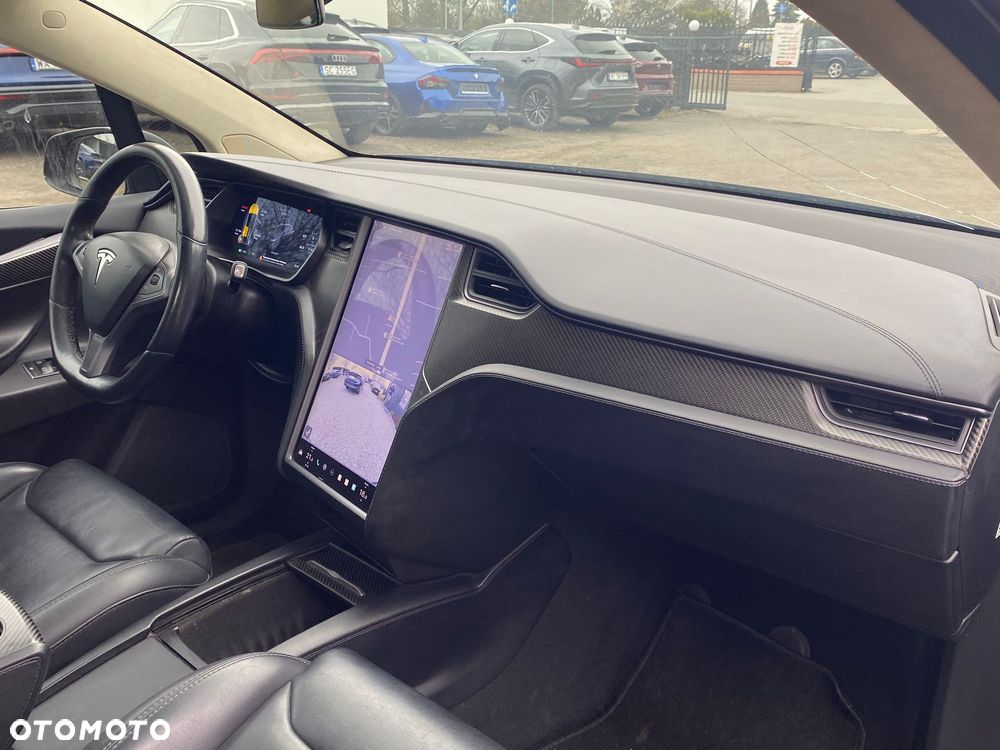 Tesla Model X - 17
