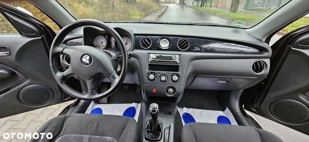 Mitsubishi Outlander 2.0 4WD Invite - 18