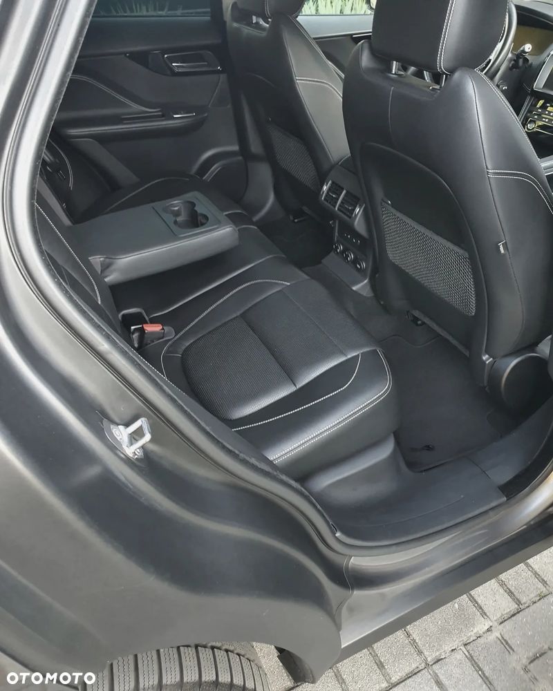 Jaguar F-Pace 20d AWD R-Sport - 17
