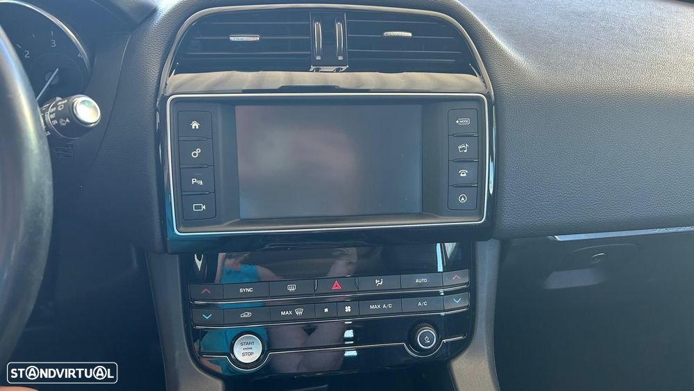 Jaguar F-Pace 2.0 i4D Prestige AWD Aut. - 12