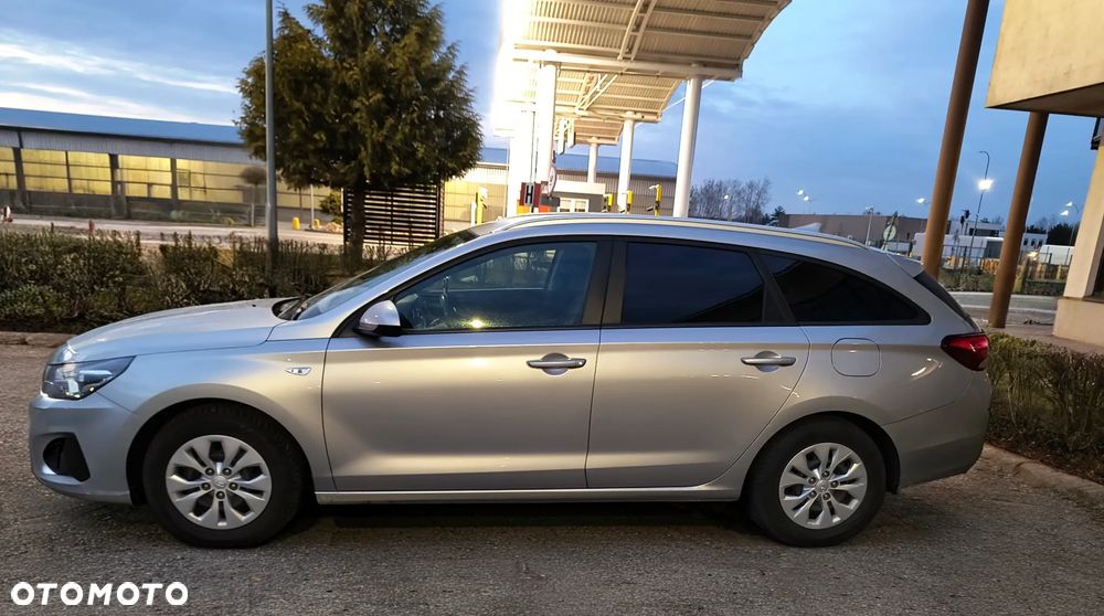 Hyundai i30 1.6 D Classic + - 6