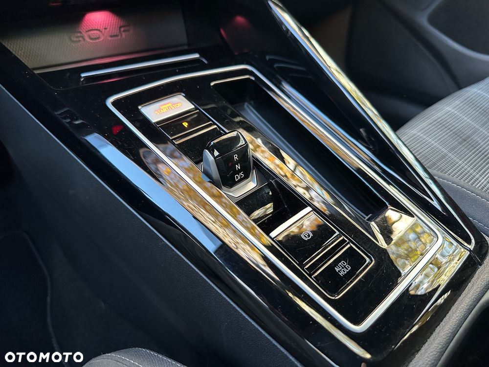 Volkswagen Golf - 25