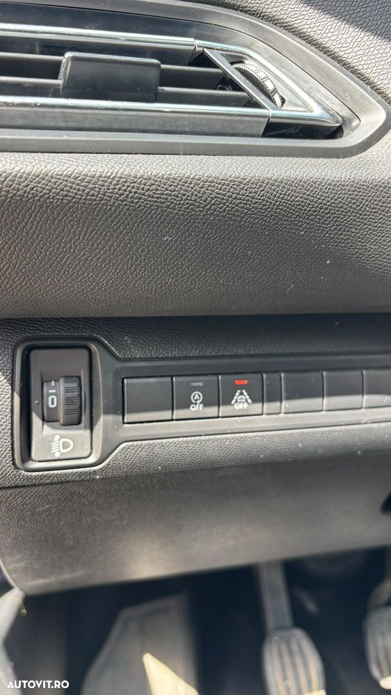 Peugeot 308 PureTech 130 GPF Stop & Start Allure Business-Paket - 31
