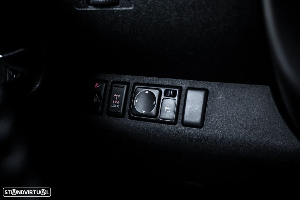 Nissan Navara 2.5 dCi CD SE AT 4WD - 16