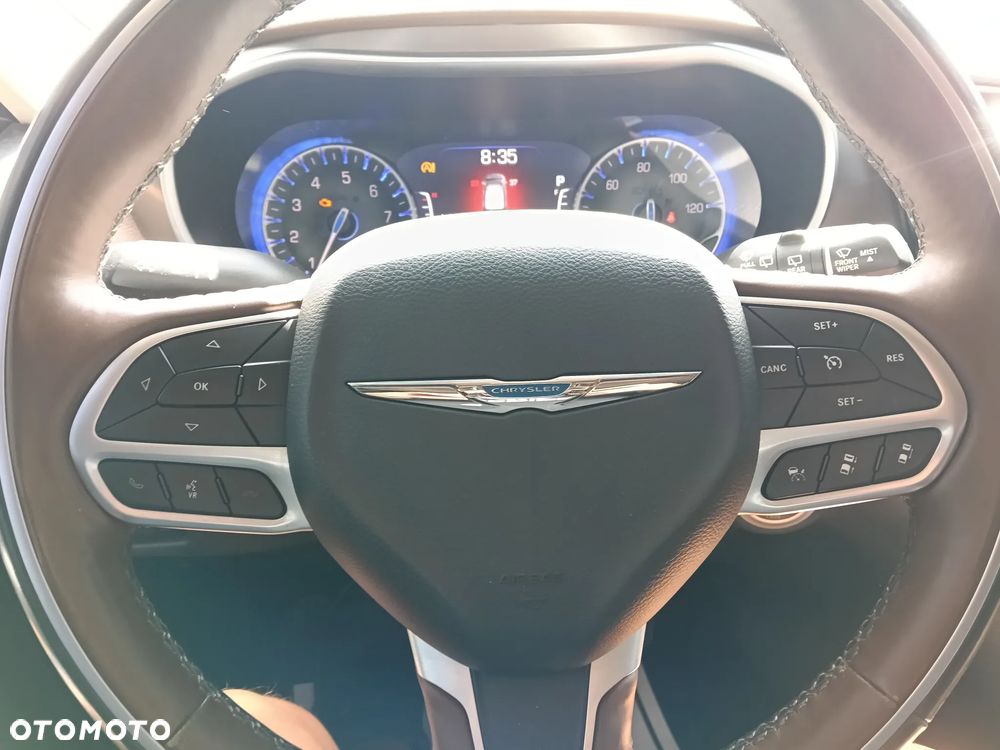 Chrysler Pacifica - 32