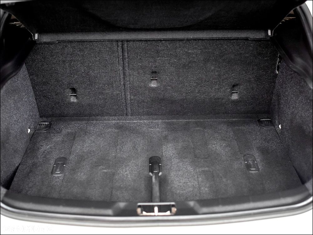 Volvo V40 Cross Country - 36