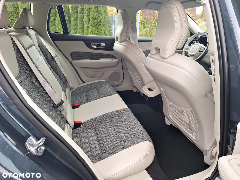 Volvo V60 D3 Momentum Core - 26