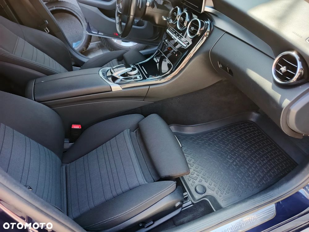 Mercedes-Benz Klasa C 220 d 4-Matic 7G-TRONIC - 23