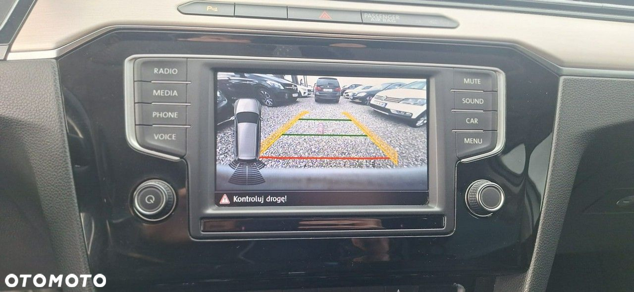 Volkswagen Passat - 15