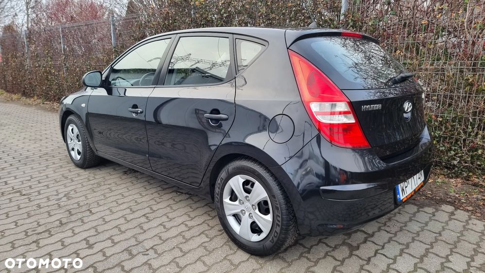 Hyundai i30 1.4 Base + - 26