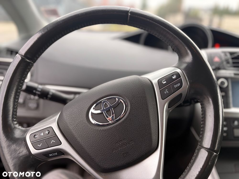 Toyota Verso 1.8 Premium 7os - 9