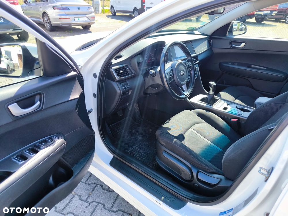 Kia Optima 2.0 M - 16