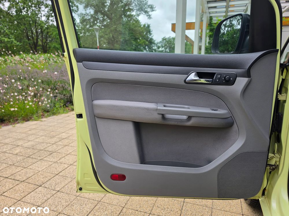 Volkswagen Caddy 1.6 Life Colour Concept - 12