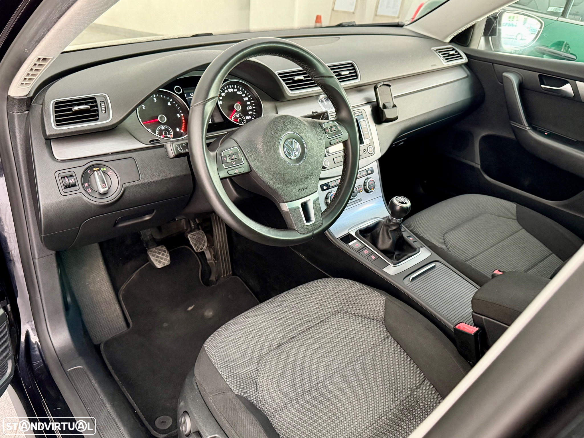 VW Passat Variant 2.0 TDi Confortline - 8