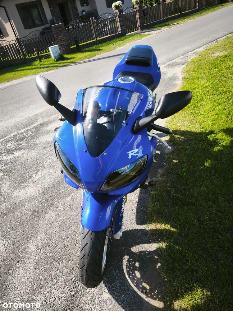 Yamaha R1 - 6