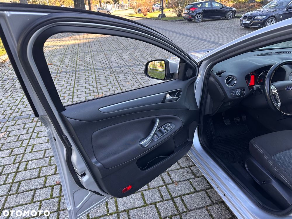 Ford Mondeo 1.6 TDCi Ambiente - 16