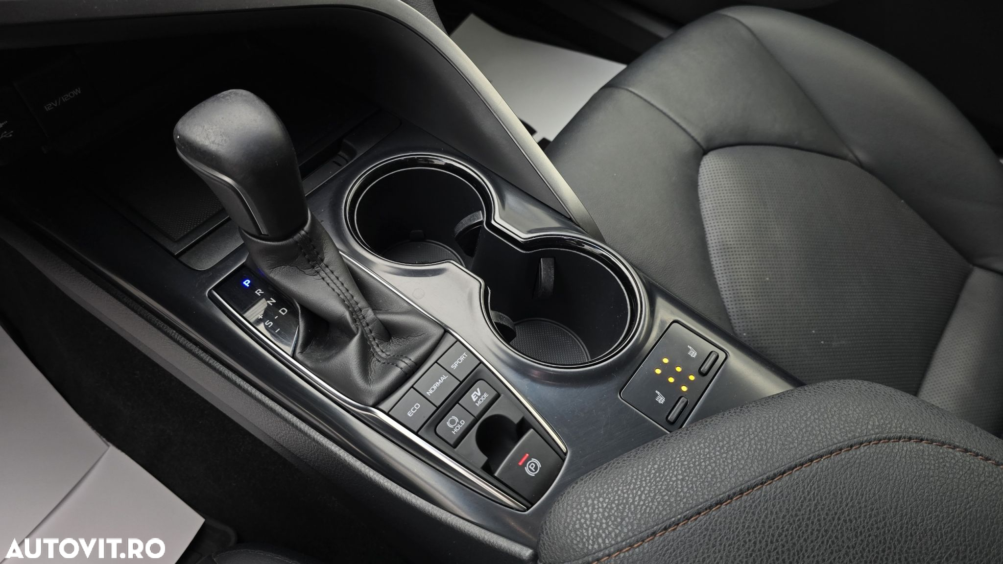 Toyota Camry - 17