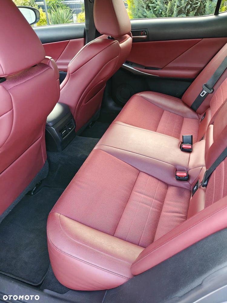Lexus IS 200t / 300 F Sport - 12