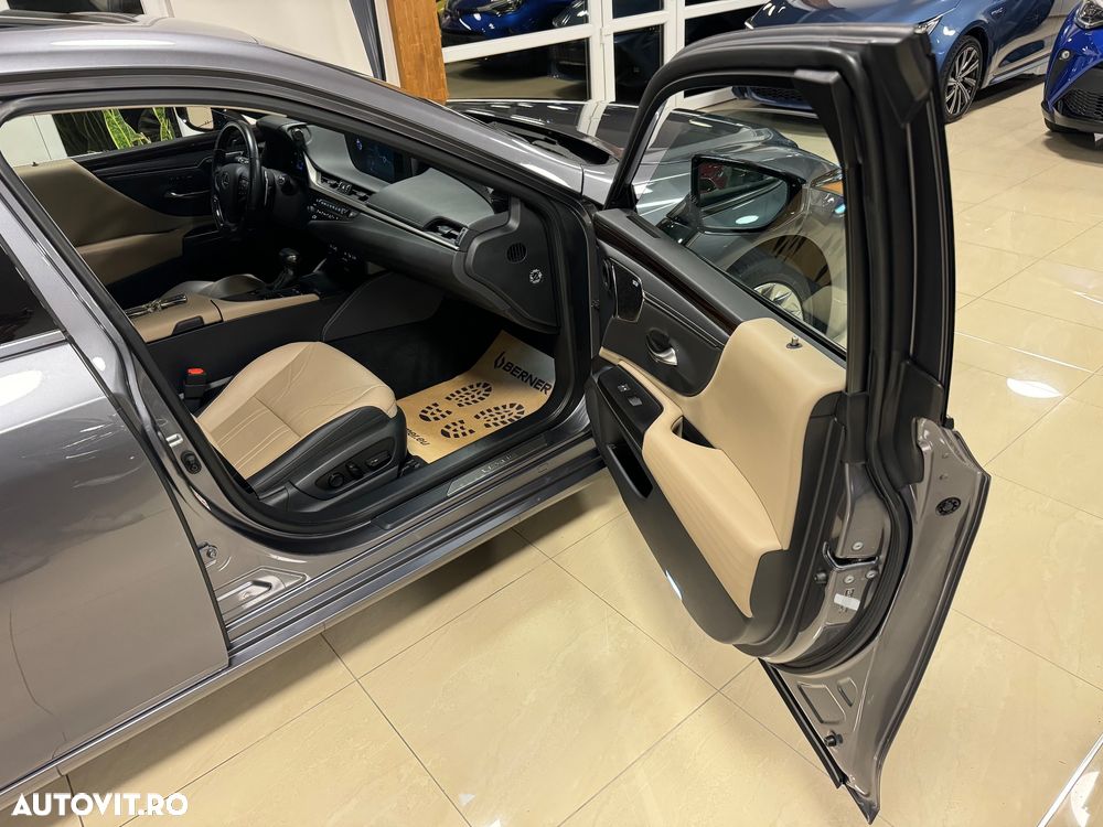 Lexus Seria ES 300h Business Edition - 17