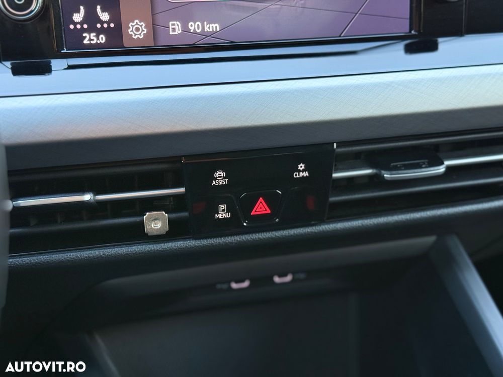 Volkswagen Golf 1.5 eTSI ACT DSG MHEV Life - 33