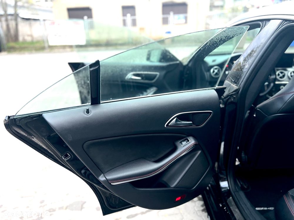 Mercedes-Benz CLA 180 7G-DCT AMG Line - 30