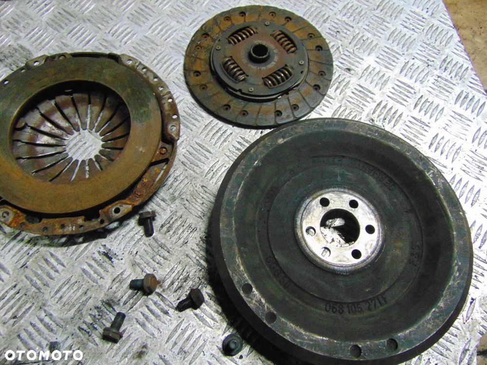 Sprzęgło t4 1,9 TD 068105271F komplet sztywne - 2