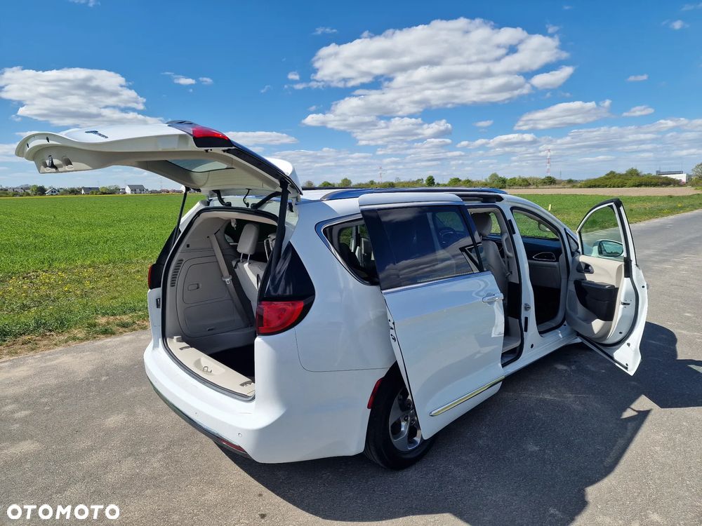 Chrysler Pacifica - 36