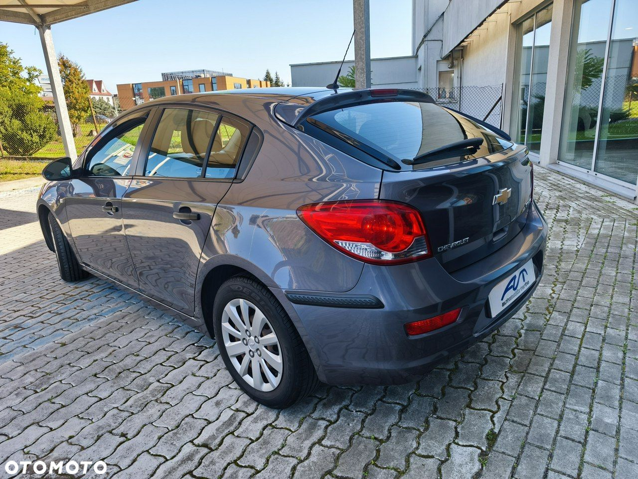 Chevrolet Cruze 1.6 LS+ - 25