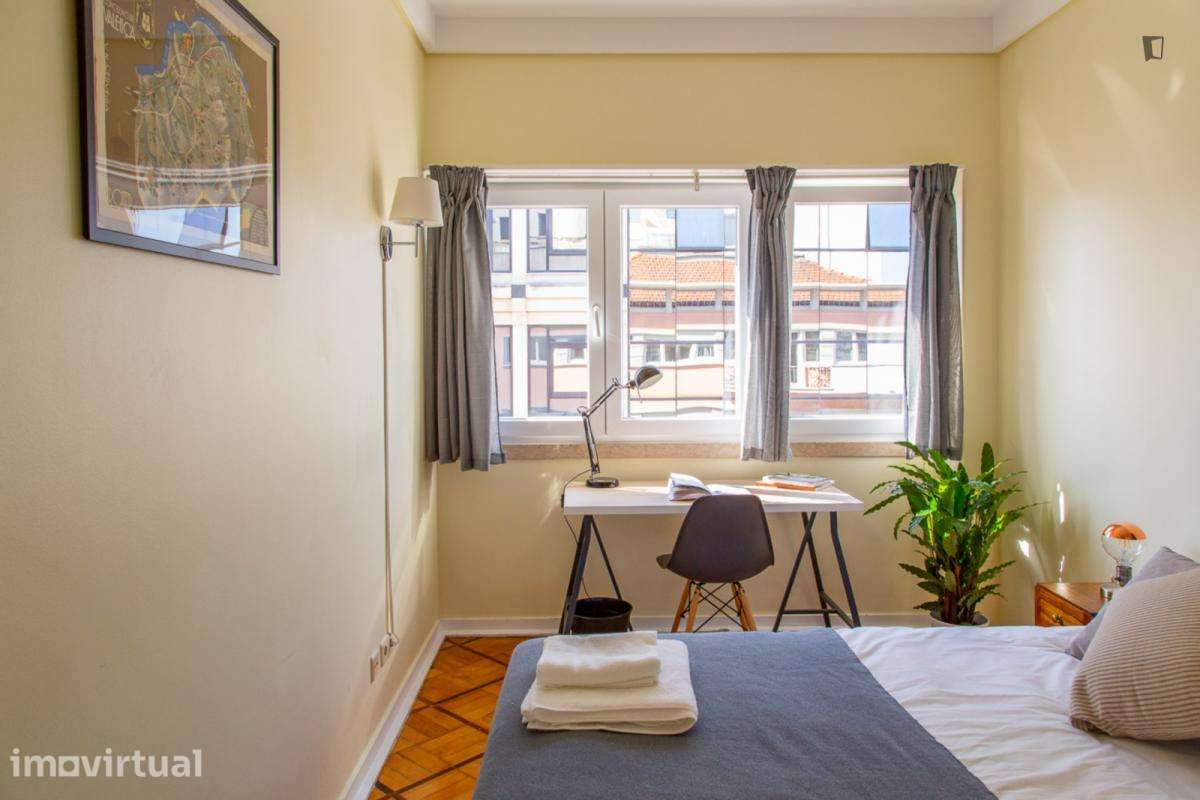 Quarto - localizado em São Sebastião Lisbon - Grande imagem: 2/32