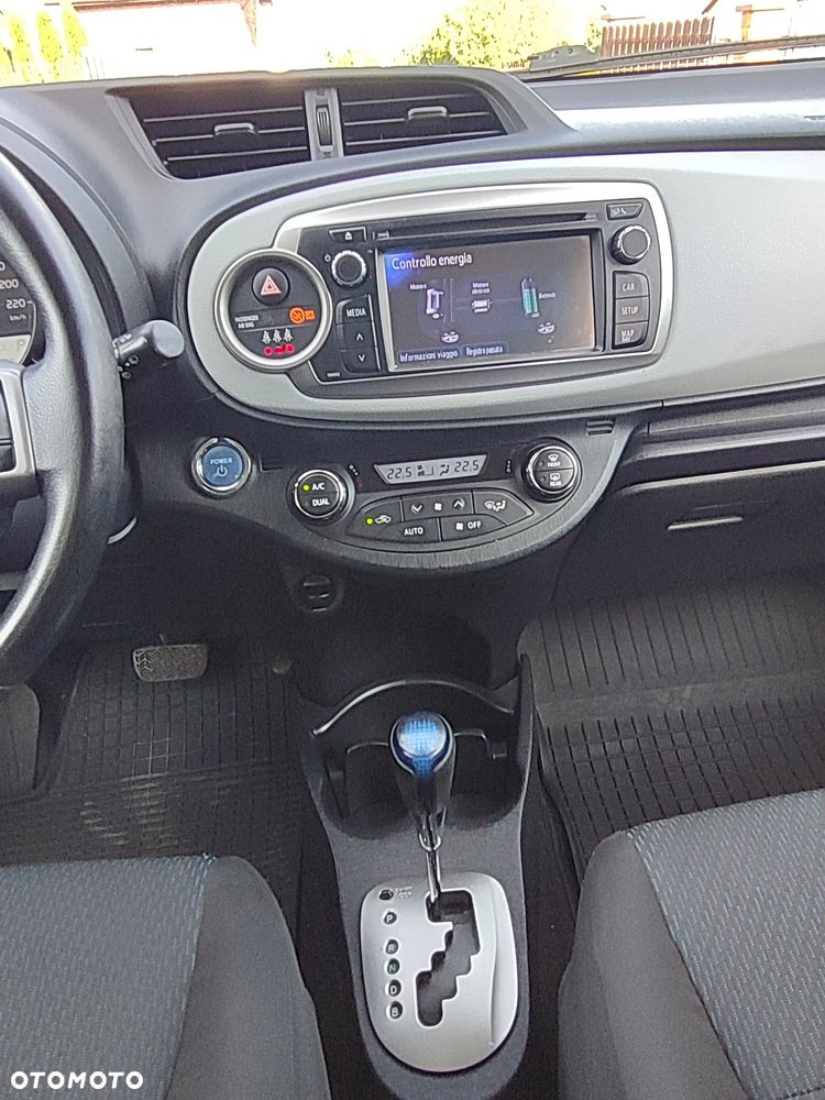 Toyota Yaris Hybrid 100 Life - 13