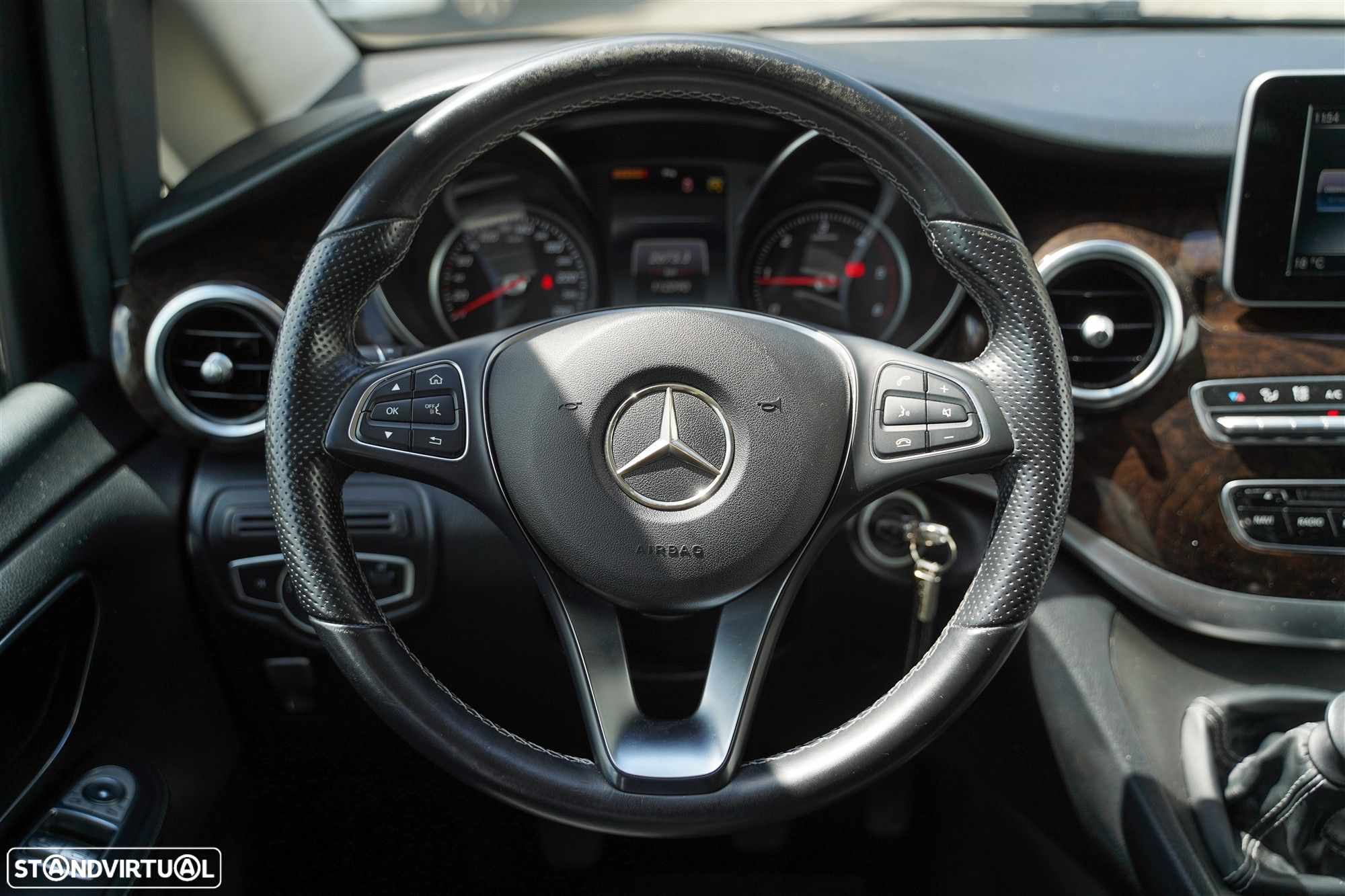 Mercedes-Benz V 220 d Longo Avantgarde - 17