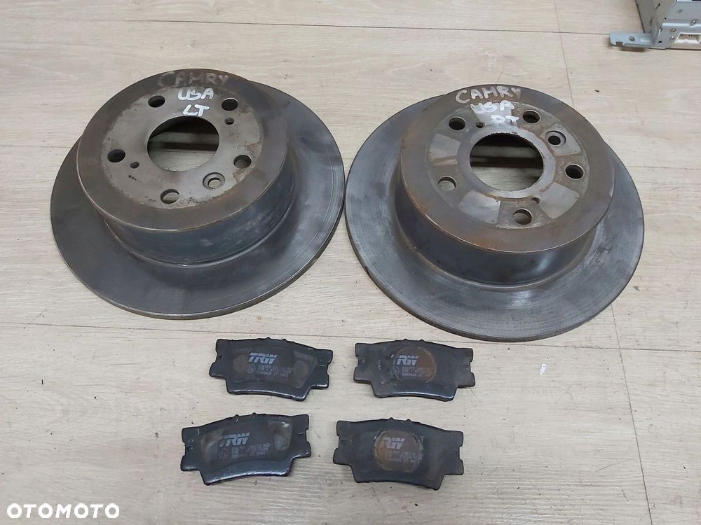 TOYOTA Camry VI XV40 tarcza hamulcowa tył klocki TRW komplet - 1