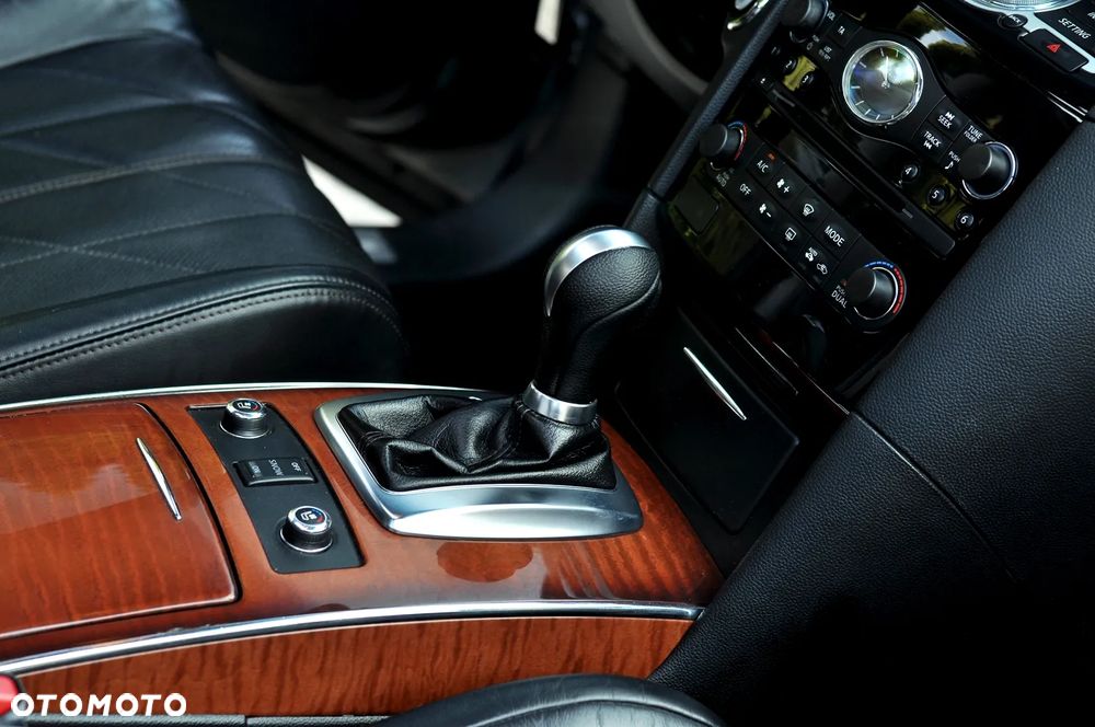 Infiniti QX70 - 26