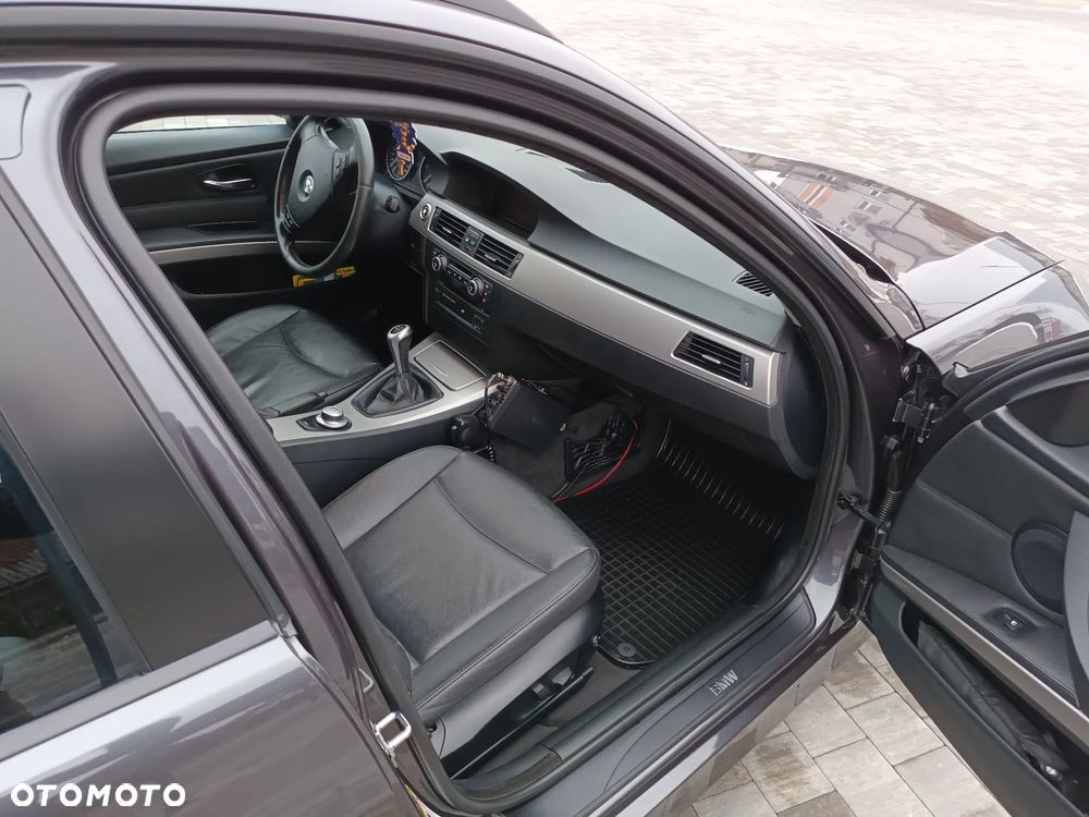 BMW Seria 3 320d - 14